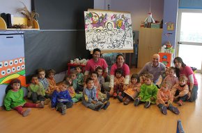 L'artista David Callau realitza un projecte creatiu amb els alumnes de la llar d'infants Maria Dolors Medina