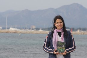 La cambrilenca Susana Rubio publica la seva primera novel·la "Singulares. El eslabón perdido"