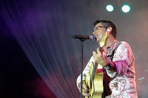 Mikel Herzog presenta en concert el seu darrer disc "Cómo pasa el tiempo"