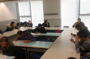 Una cinquantena de persones es presenten a les proves per cobrir vuit places dinterins de la Policia Local