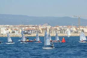 El Club Nàutic Cambrils organitza el Gran Premi Ziving-Regata Oleastrum d'optimist infantil