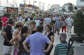 Els captadors de clients, una pràctica visible en algunes zones de restauració del Port 