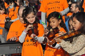 El professorat de l'Escola de Música demana una ràpida solució al conflicte "en benefici de la comunitat educativa"