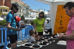 Musclada popular amb romesco al port de Cambrils