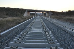 El nou traçat ferroviari s'està construint només amb ample ibèric, incomplint els compromisos fets pel propi Ministeri