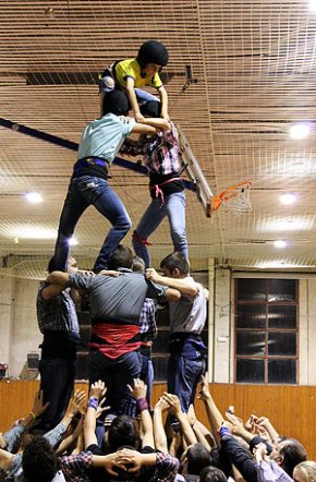 Els Xiquets de Cambrils alçaran castells a Miravet el 8 de juny dins la campanya d'Òmnium Cultural "Catalans want to vote"