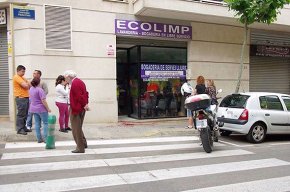 Un atracament en una bugaderia acaba amb una ferida per arma blanca