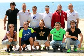 Onze nedadors creuaran el Golf de Sant Jordi per recaptar fons per a la investigació del càncer de mama