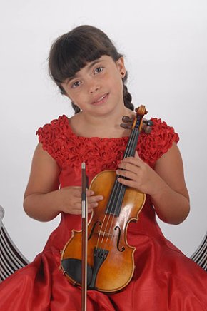 Jennifer Panebianco, una jove promesa del violí amb només vuit anys