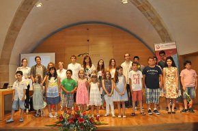 Es lliuren els premis literaris escolars Miquel Martí i Pol de poesia i Manuel Vázquez Montalbán de prosa
