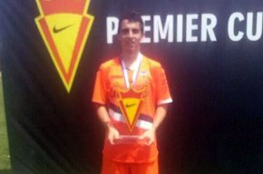El futbolista cambrilenc Nacho Pajuelo, jugador cadet del València CF, guanya el torneig Premier Nike Cup amb el seu equip