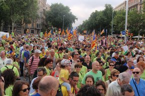 Històrica manifestació a favor del català i contra la LOMCE
