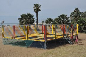 S'instal·len llits elàstics a les platges del Regueral i de l'Horta de Santa Maria