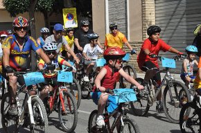 Prop de 800 ciclistes participen a la 33a Marxa Popular Cicloturista del barri de l'Eixample