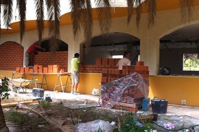 L'Ajuntament tapia els accessos a l'antiga residència Montemar