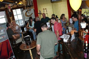 La programació de la Bohèmia s'enceta amb un tast de vins a càrrec de l'enòloga cambrilenca Anna Rovira