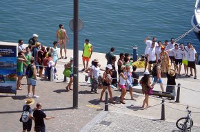 Queixes per les molèsties que causen els grups de comiats de solters que embarquen al port en les "boat parties"
