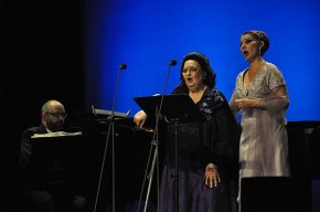 Montserrat Caballé, acompanyada de la seva filla Montserrat Martí, reapareix a l'escenari de Cambrils