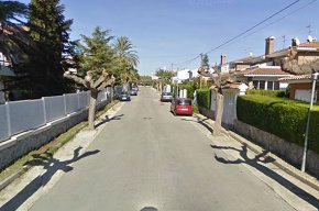 Dos encaputxats assalten a punta de ganivet un xalet de Vilafortuny