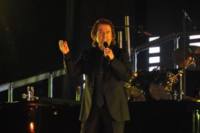 Raphael clou el Festival Internacional de Música en un apoteòsic concert