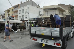 Ports de la Generalitat desmantella una part de la terrassa del restaurant Casa Llevant per ocupació irregular