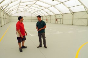 L'Ajuntament adequa la carpa de la zona esportiva pel seu ús com a pista d'entrenament