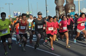 Més de 200 persones se sumen a la carrera "El camí de la solidaritat"