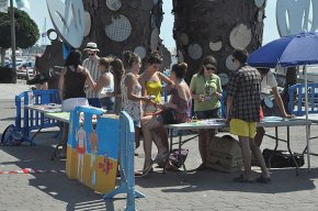 El Consell d'Estudiants de Medicina de Catalunya promociona els hàbits de vida saludable al port de Cambrils