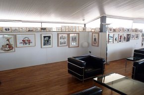 Blanca Razquin presenta la seva obra pictòrica al Club Nàutic, un món d'imaginació i realisme