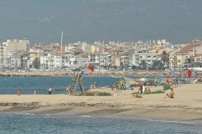 La platja del Cavet de Cambrils es torna a obrir al bany una setmana després del seu tancament