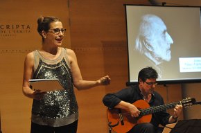 L'actriu Emma Vilarasau, acompanyada del músic Xavier Bosch, posa veu i passió als seus poetes