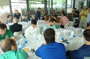 El Club Nàutic Cambrils acull un tast de vins conduït pel viticultor belga Frank Cornelissen
