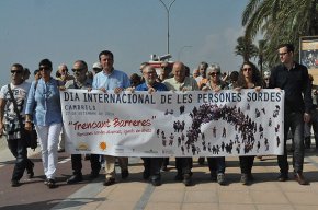 Més de 200 persones d'arreu de Catalunya es troben a Cambrils amb motiu del Dia Internacional de les Persones Sordes