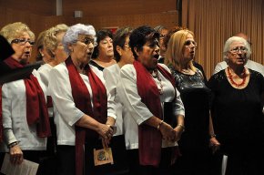 Les Veus de la Casa del Mar i Les Veus del Casal Municipal comparteixen escenari en una trobada musical