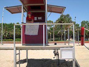 Turisme instal·la a les platges unes vitrines d'informació sobre l'estat de l'aigua del mar