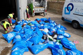 La Policia Local destrueix més de 6.200 objectes comissats de la venda ambulant il·legal