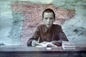 L'exposició "Records d'escola", un retorn a la infància dels alumnes de l'Aula de Gent Gran