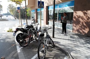 S'instal·laran 58 nous arcs d'aparcabicis distribuïts en 15 punts del municipi