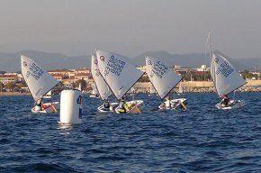 L'equip d'Optimist del CN Cambrils competeix a l'Interregionale optimist-Club Nautique Saint Raphael, a França
