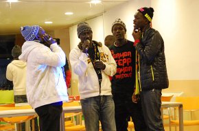 La comunitat senegalesa celebra la festa espiritual del Thiant