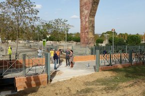 Sobren dues portes per unir el pinar i la zona esportiva del parc del Pinaret