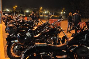 Els aficionats al rock i a les motos s'apleguen al primer Festival Rockinhell