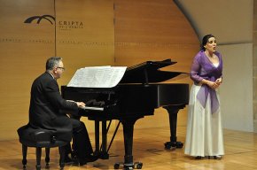 Concert de veu i piano a la Cripta amb Tànit Bono i Alan Branch de protagonistes