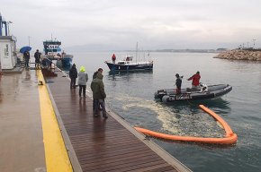 El Club Nàutic realitza un simulacre d'emergència en cas d'un vessament d'hidrocarburs