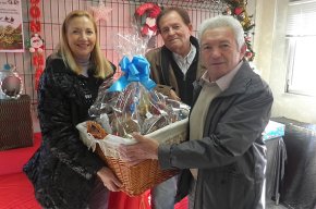 L'Associació de veïns del barri de la Llosa sorteja la seva cistella de Nadal entre els socis
