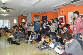 Els escoltes canten nadales a la residència d'avis Baix Camp