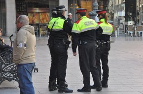 La Policia Local visita més de 260 comerços durant la campanya de seguretat de Nadal