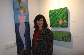 La cambrilenca Raquel Revenga presenta la seva obra "Dones" a la Rambla de l'Art