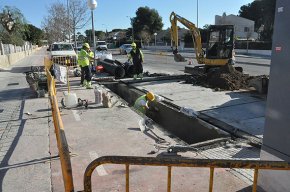 Obres al carrer de Brusel·les per solucionar el problema de recollida de pluvials