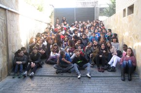 Els alumnes de 1r d'ESO del col·legi Cardenal Vidal i Barraquer visiten el pessebre de la família Pascual-Martí